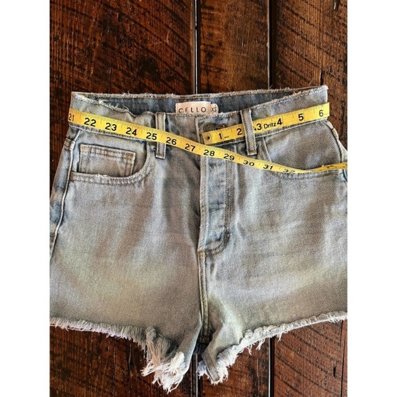 Cello High Rise Mom denim jean shorts with hidden button up fly, Size XS. - Picture 7 of 13